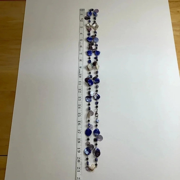 2/$30 VINTAGE Iridescent Blue Shell Necklace - Picture 9 of 10